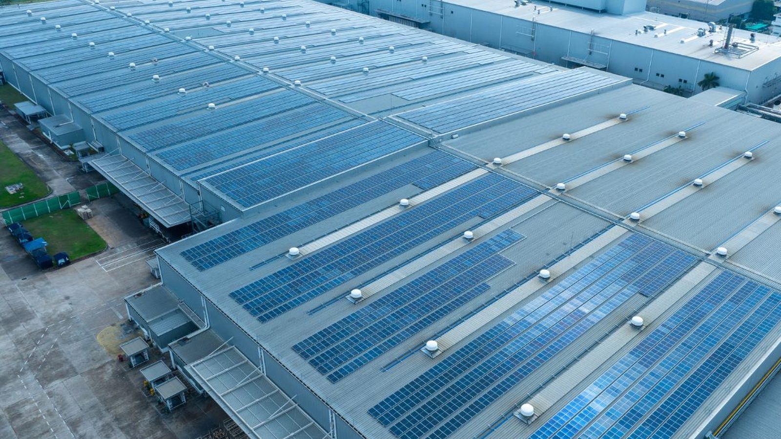 Commercial rooftop solar installation